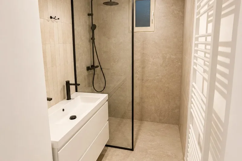 Bad neu mit Walk-in-Dusche, nachher